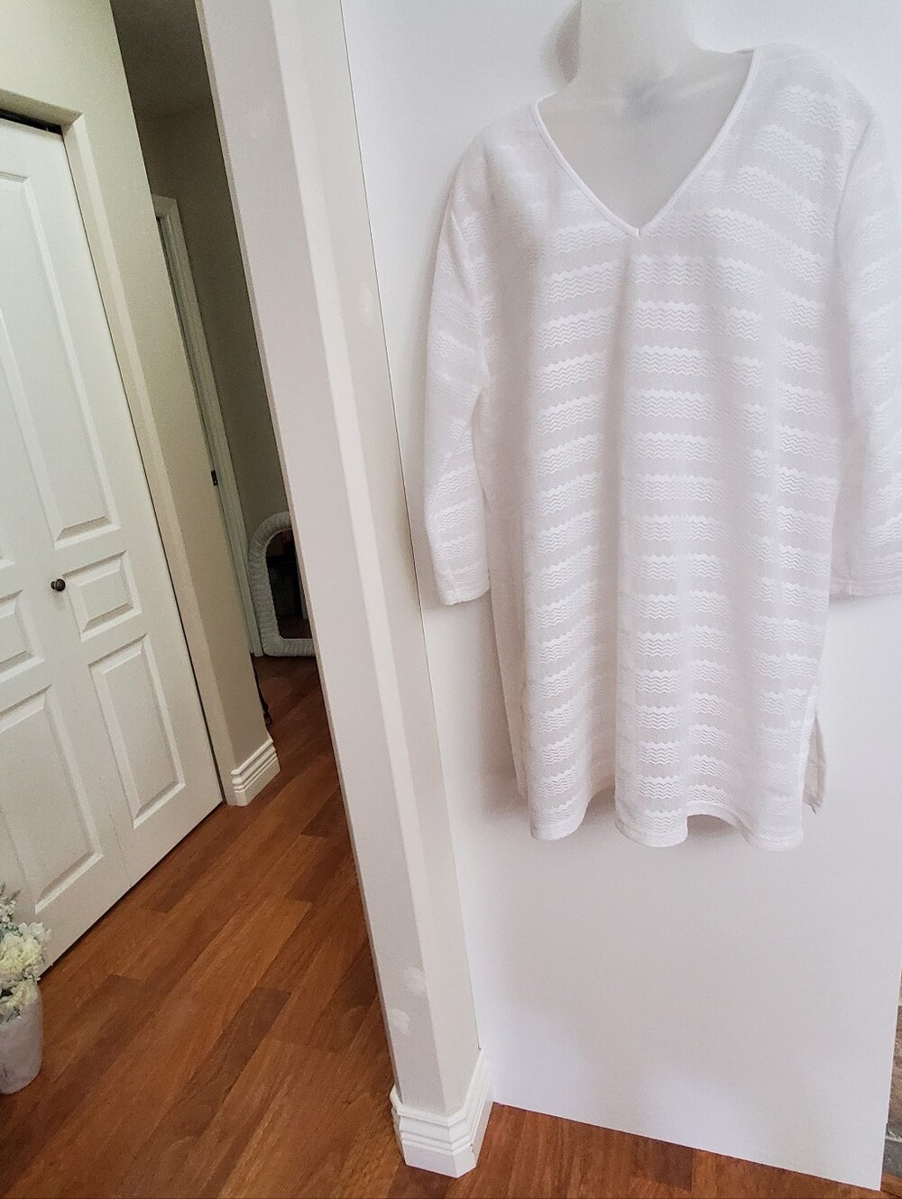 Mario Serrani White V-Neck Eyelet Knit Top XXL